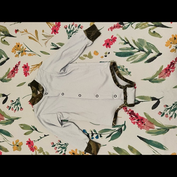 *4/$13* Hunting camo long sleeved onesie - Picture 2 of 4